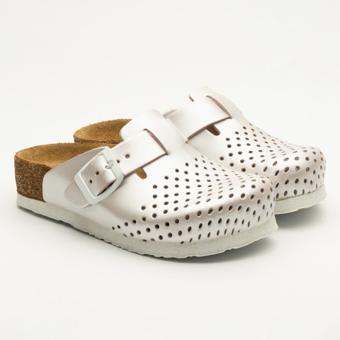 Saboti cu talpa anatomica...